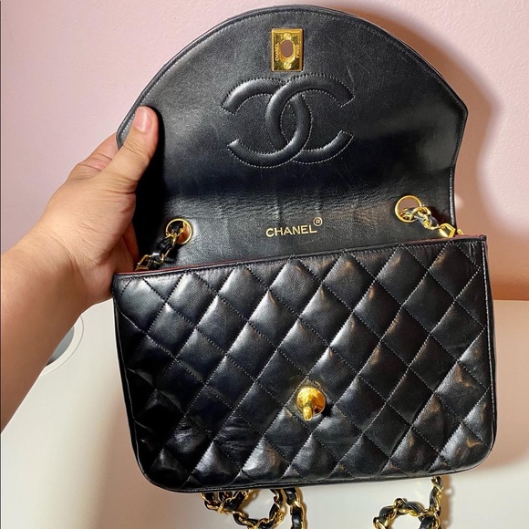 Vintage Classic Single Round Quilted Flap Black - On layaway in IG - Picture 7 of 16